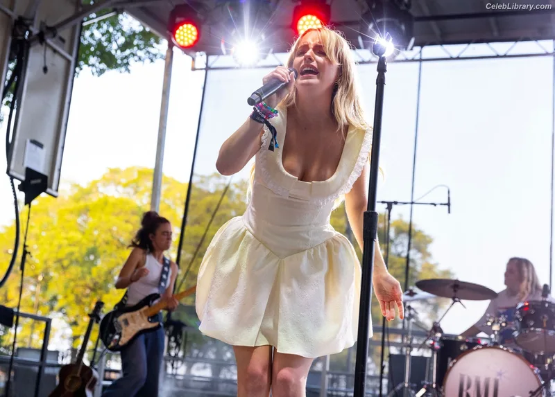 Mckenna Grace photo 11 of 1528