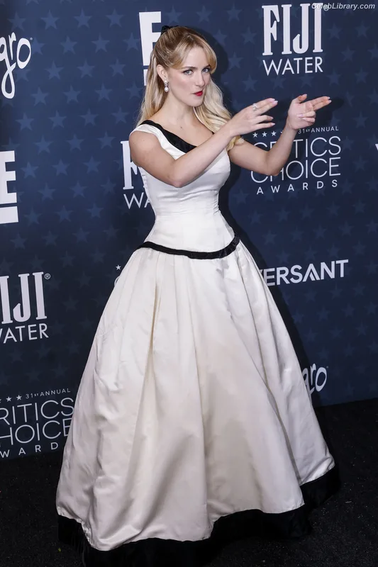 Mckenna Grace photo 14 of 1528