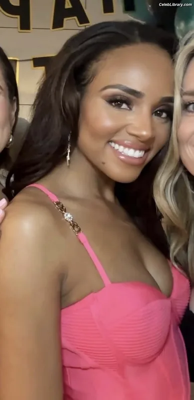 Meagan Tandy photo 15 of 42