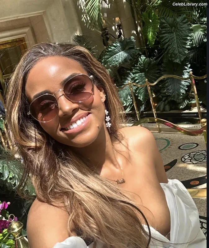 Meagan Tandy photo 18 of 42