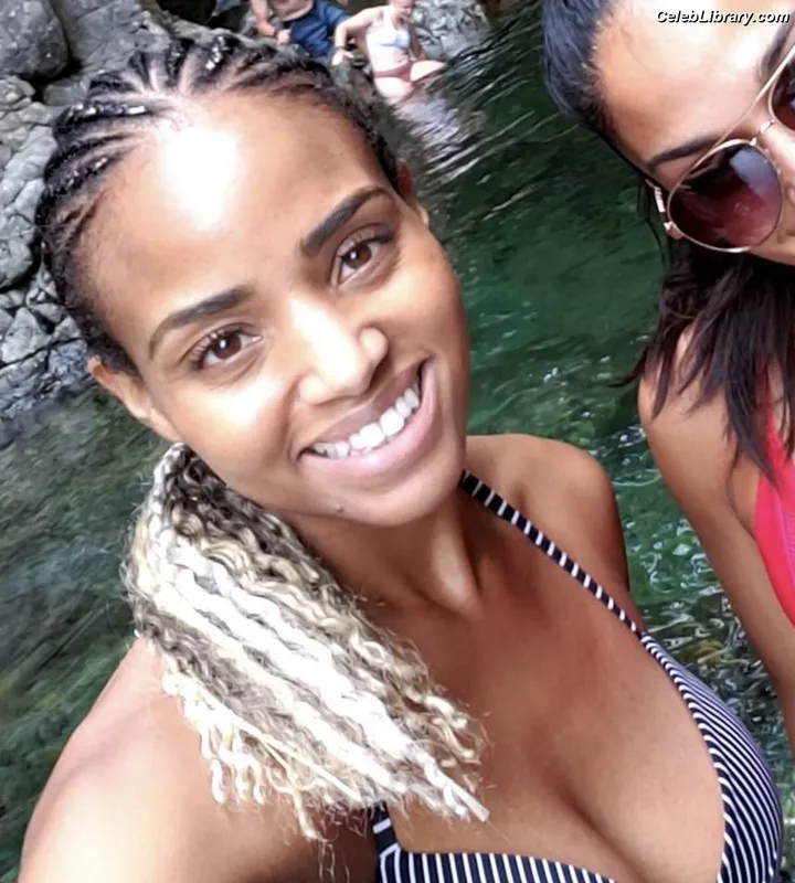 Meagan Tandy photo 2 of 42