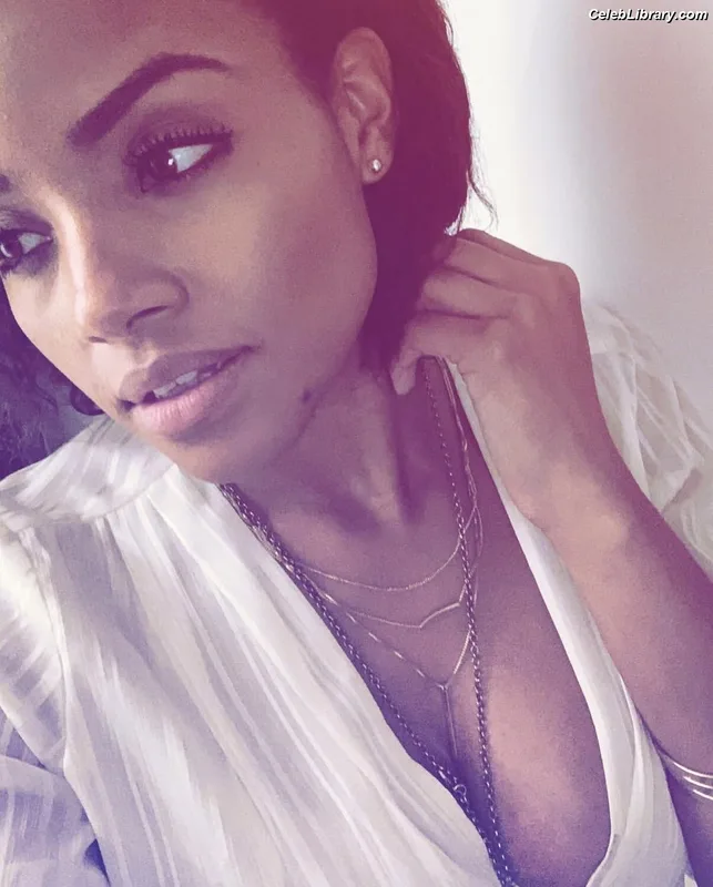 Meagan Tandy photo 3 of 42