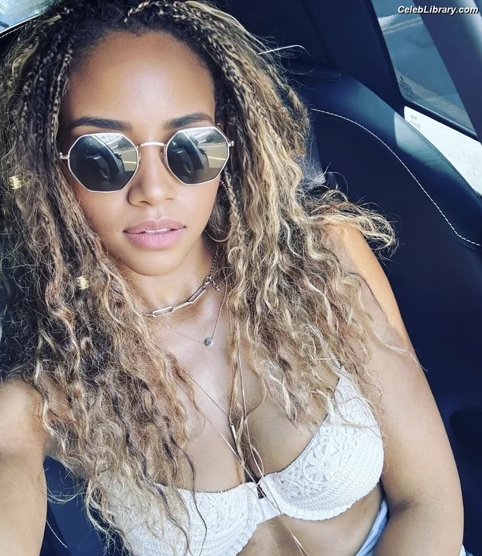 Meagan Tandy photo 9 of 42