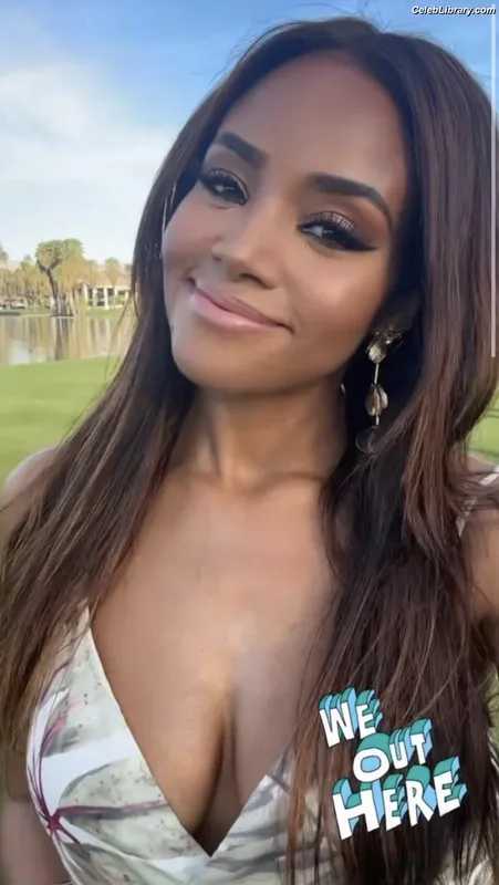 Meagan Tandy photo 21 of 42