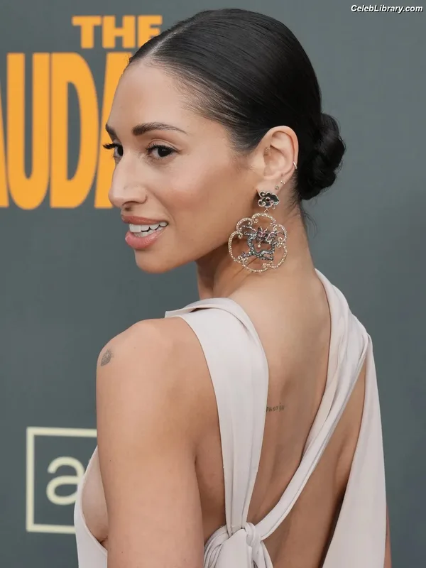 Meaghan Rath photo 12 of 33