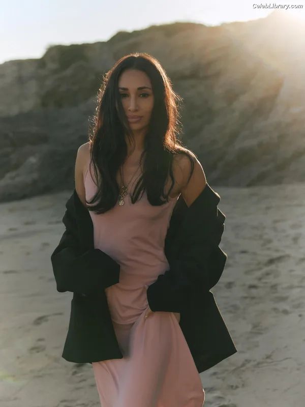 Meaghan Rath photo 5 of 33