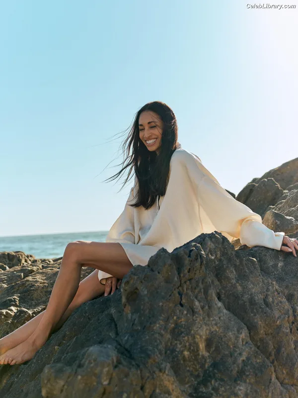 Meaghan Rath photo 19 of 33