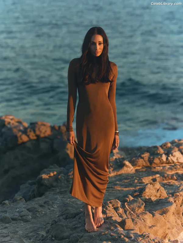 Meaghan Rath photo 21 of 33