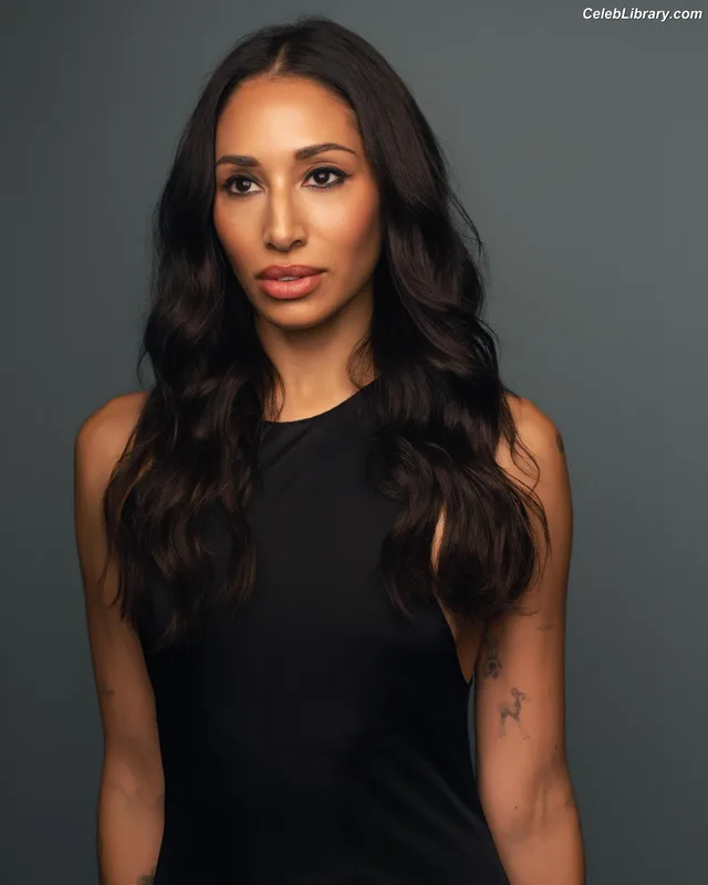 Meaghan Rath photo 4 of 33