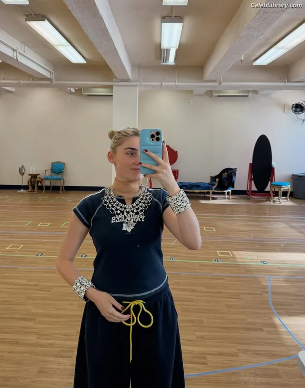 Meg Donnelly photo 5 of 162