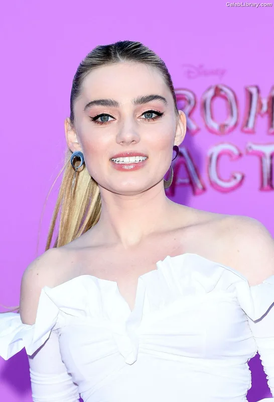 Meg Donnelly photo 15 of 162