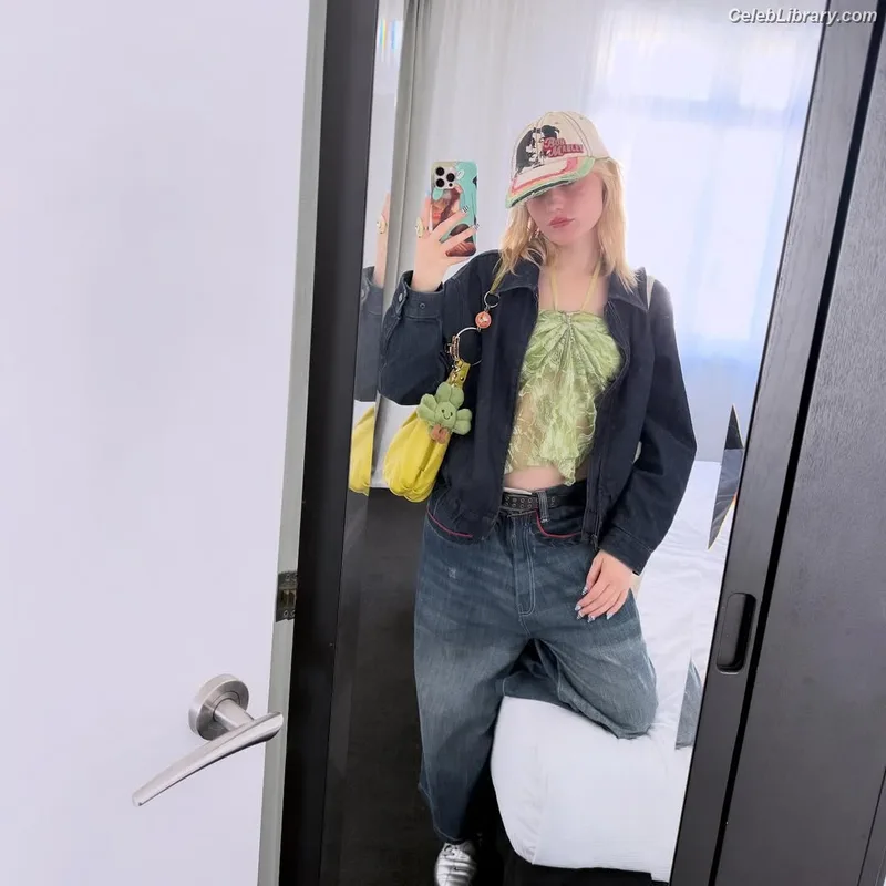 Meg Donnelly photo 18 of 162