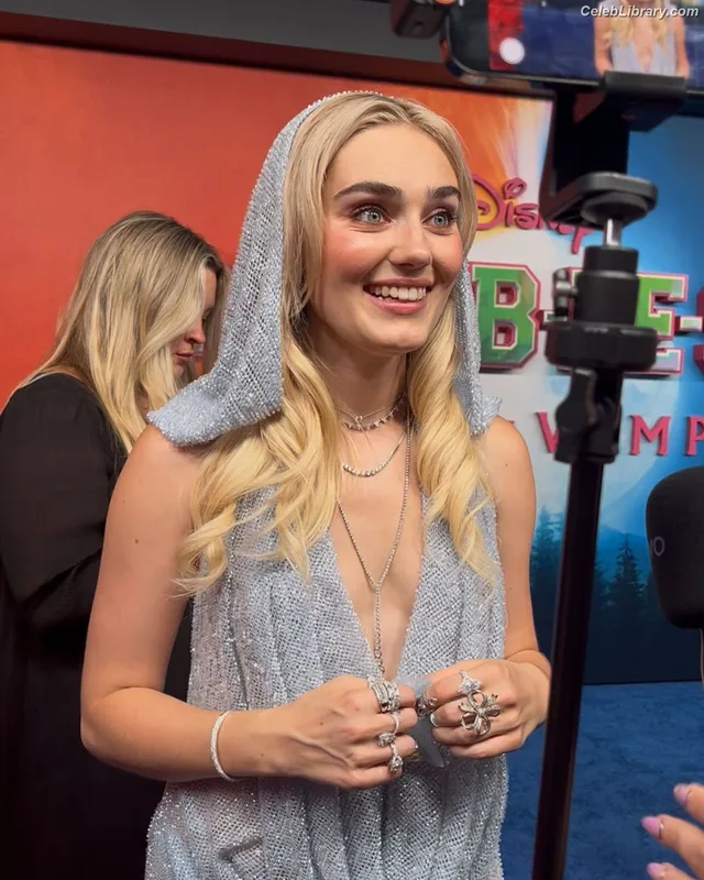 Meg Donnelly photo 17 of 162
