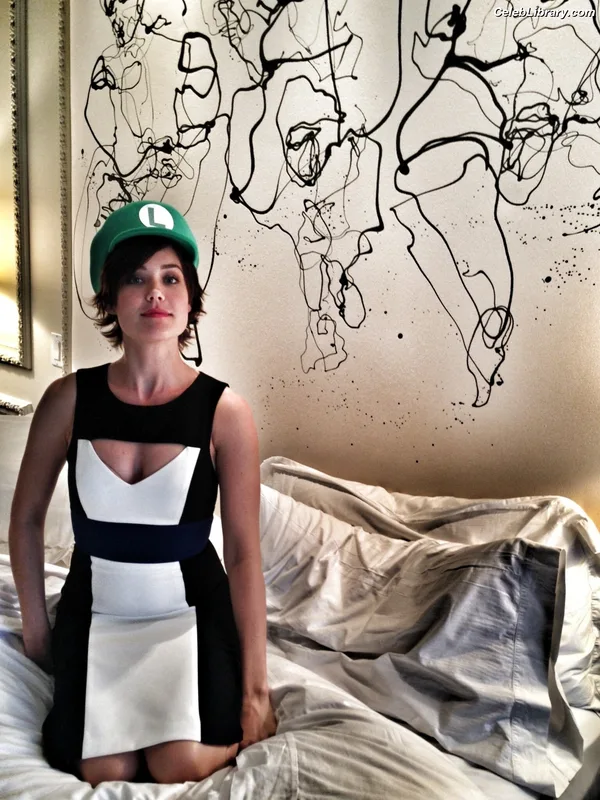 Megan Boone photo 15 of 63