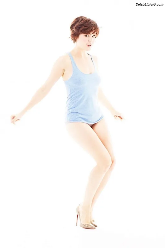 Megan Boone photo 17 of 63