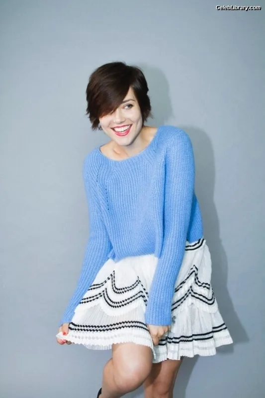 Megan Boone photo 6 of 63