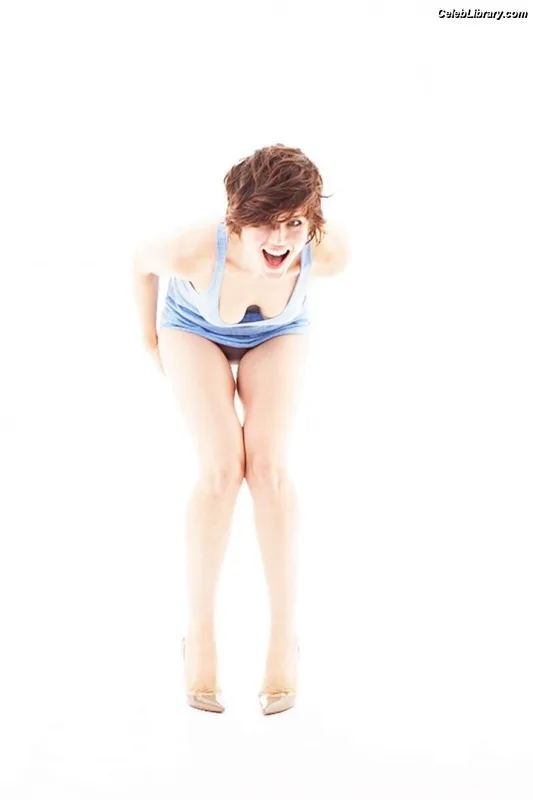 Megan Boone photo 9 of 63