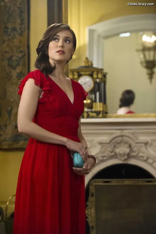 Megan Boone photo 23 of 63
