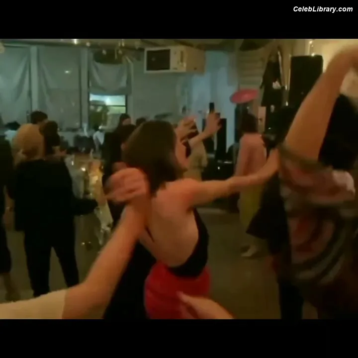 Megan Boone photo 9 of 63