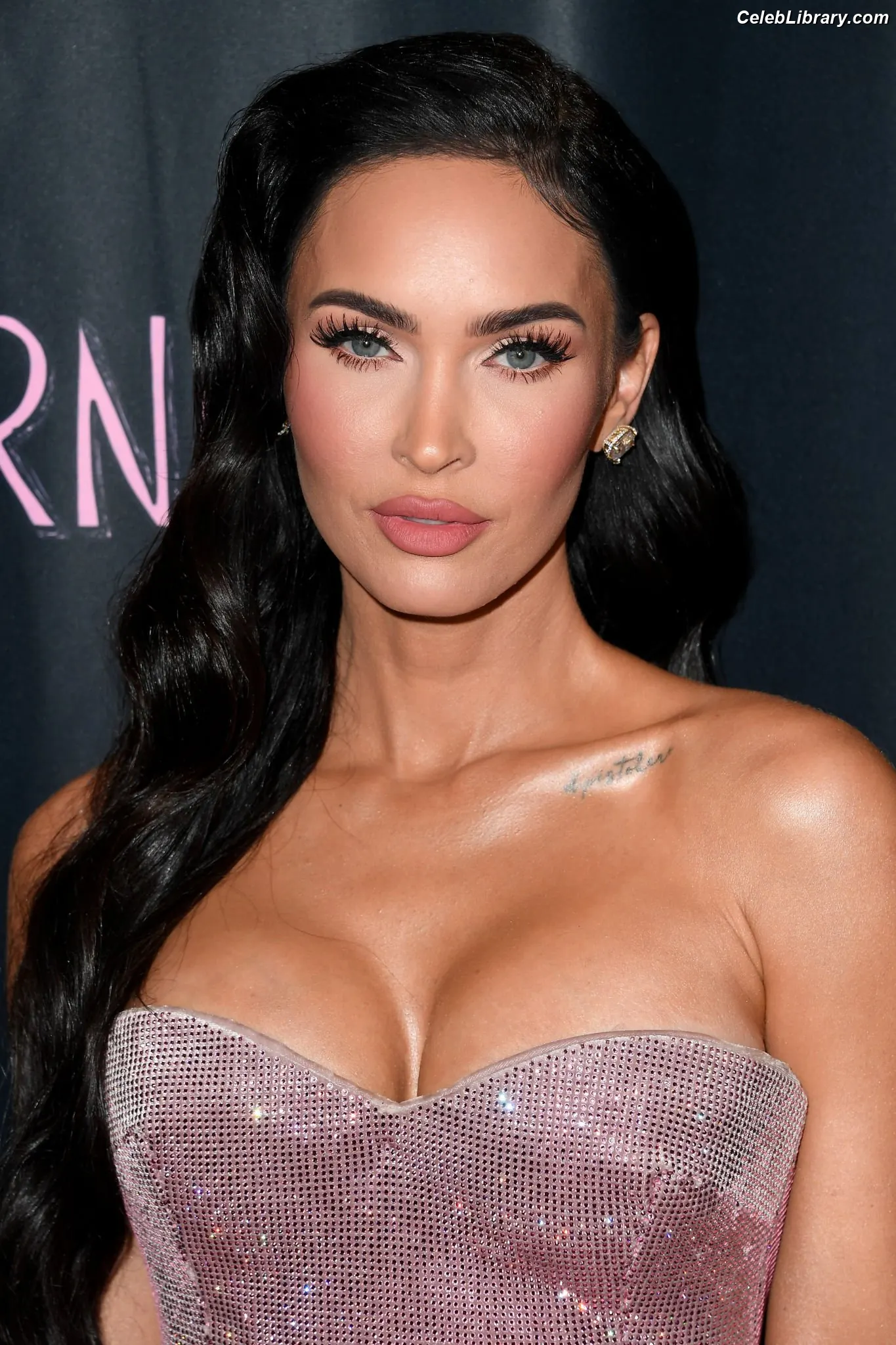 Megan Fox photo 14 of 1038