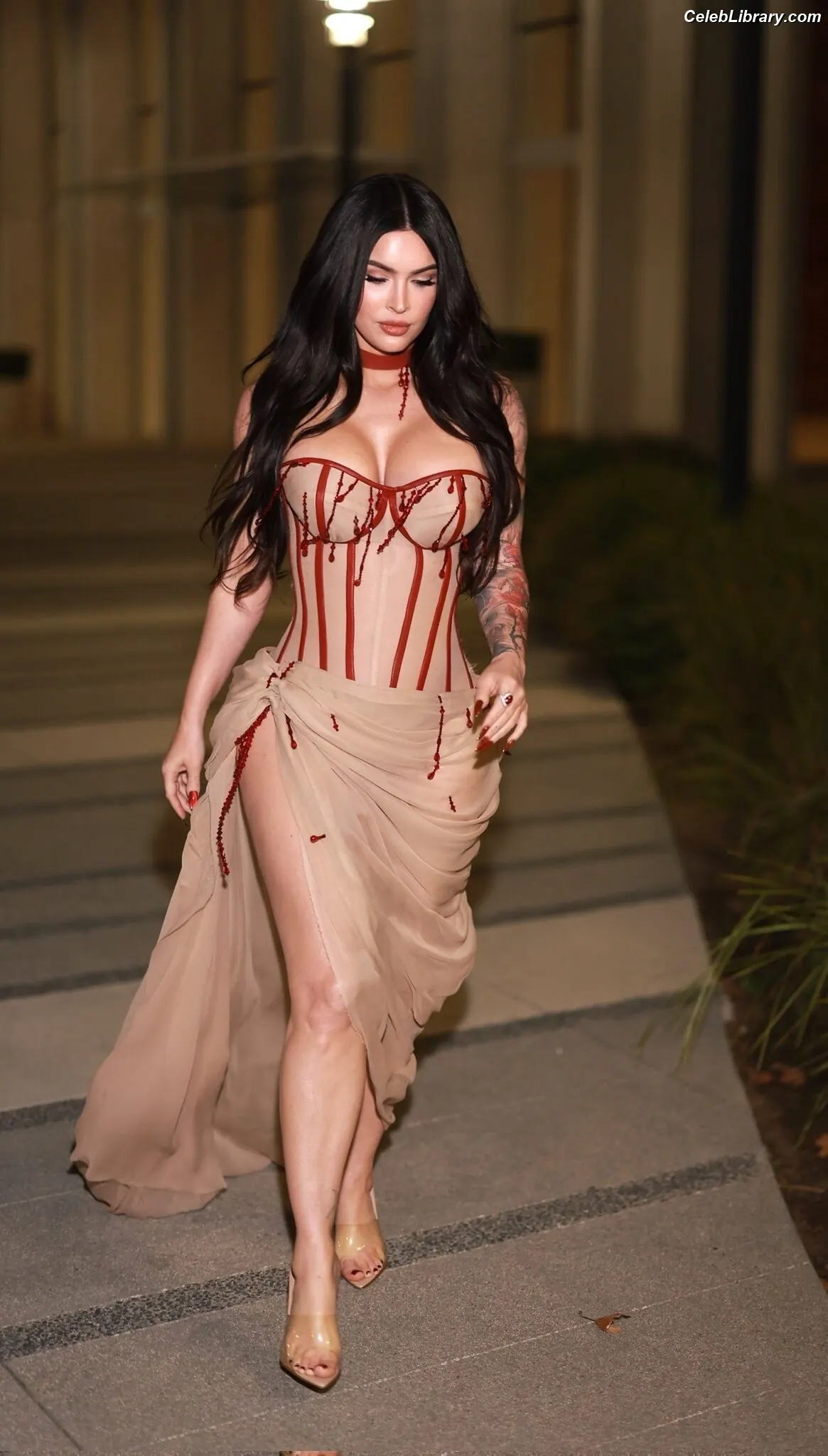 Megan Fox photo 14 of 1038