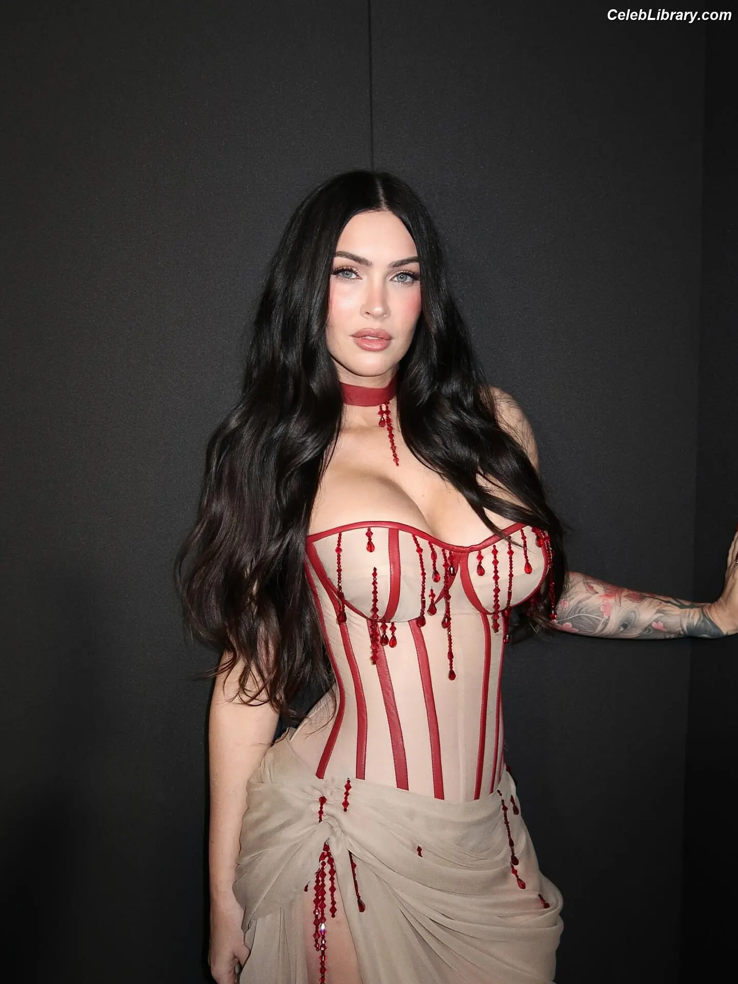 Megan Fox photo 17 of 1038