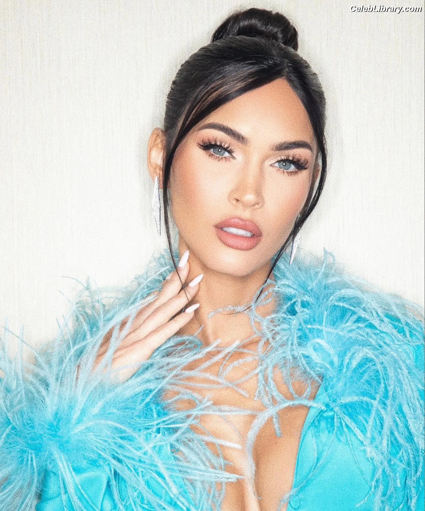 Megan Fox photo 23 of 1038
