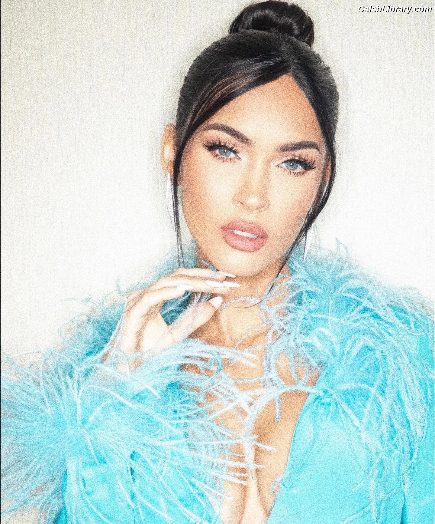 Megan Fox photo 5 of 1038