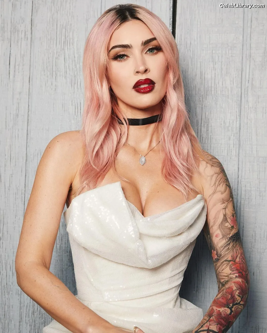 Megan Fox photo 11 of 1038