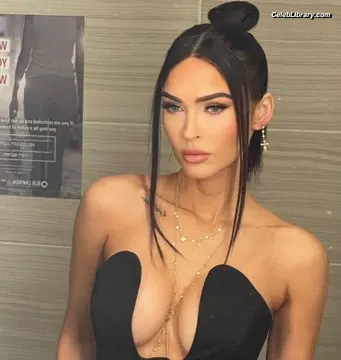 Megan Fox photo 16 of 1038