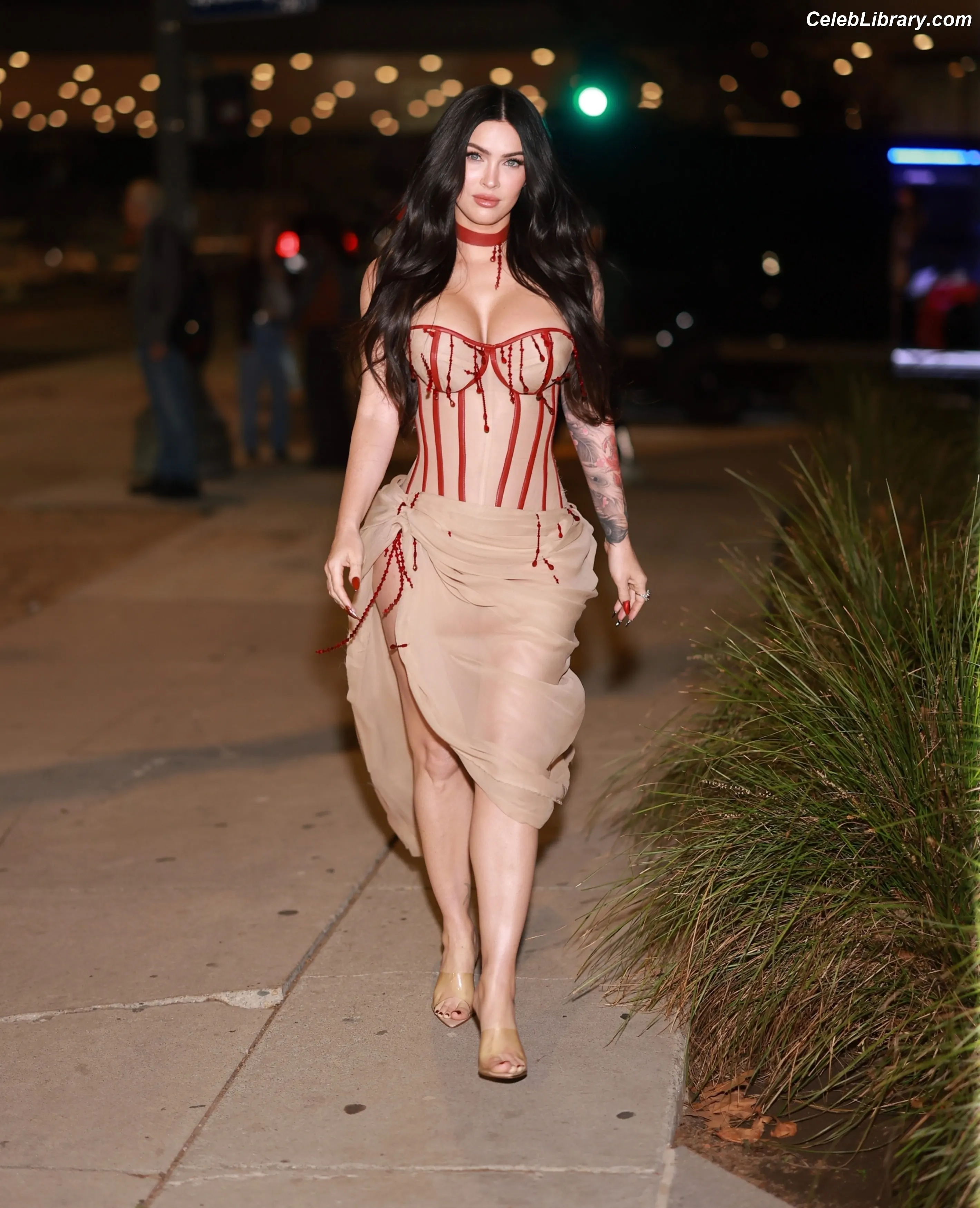 Megan Fox photo 15 of 1038