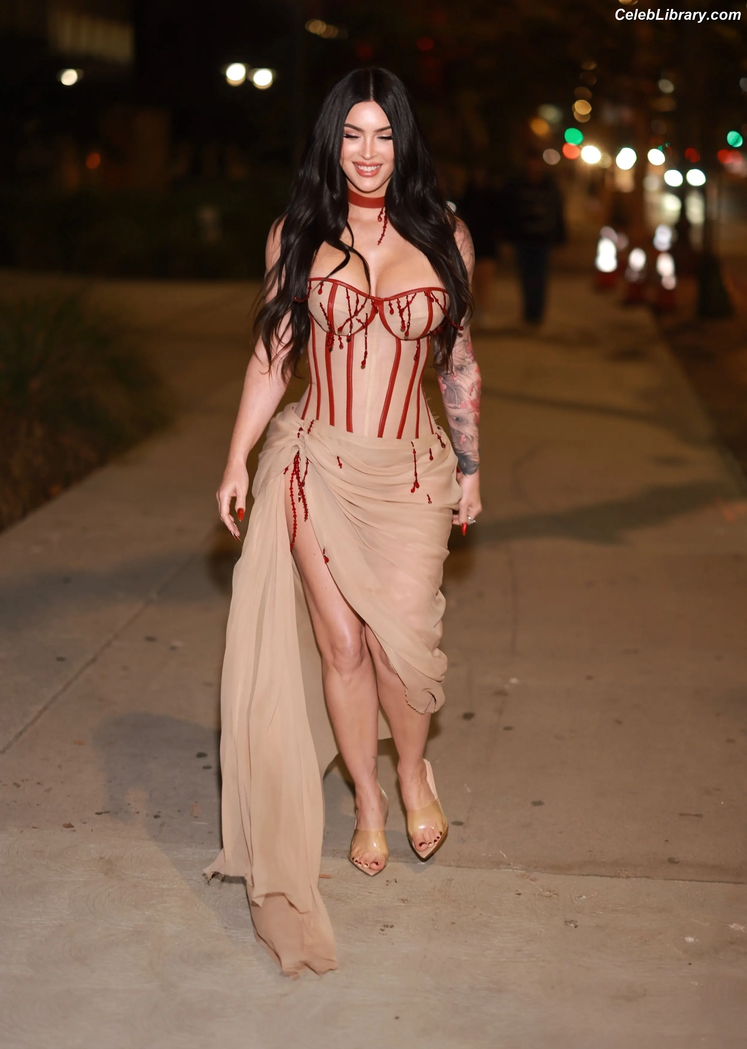 Megan Fox photo 16 of 1038