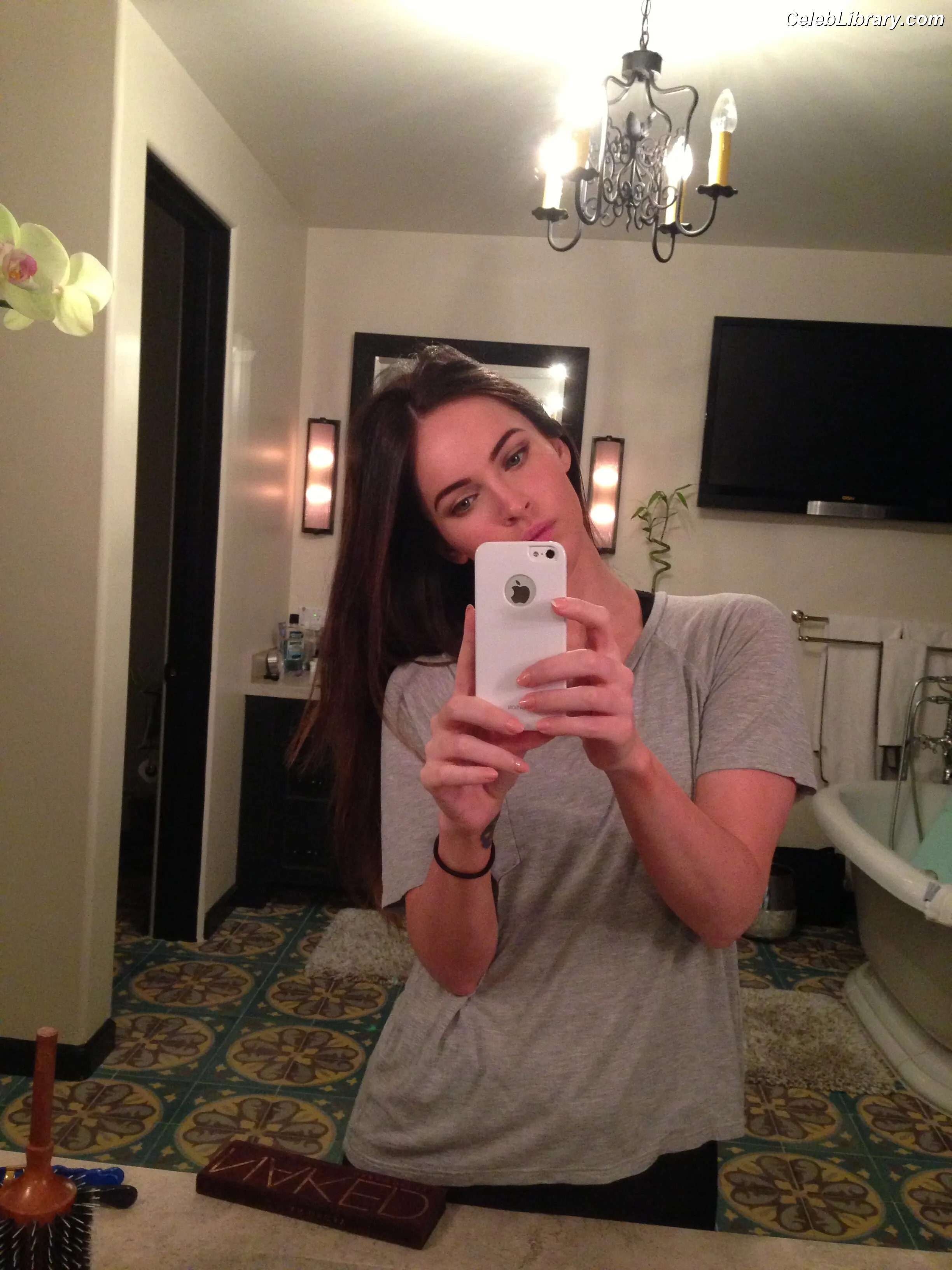 Megan Fox photo 15 of 1038