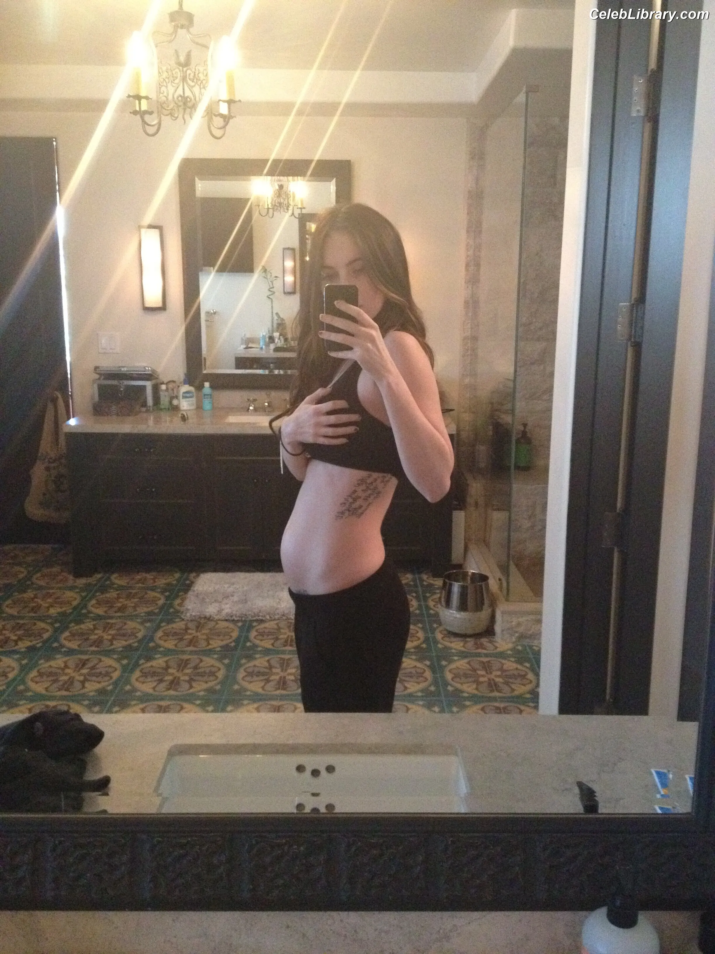 Megan Fox photo 22 of 1038