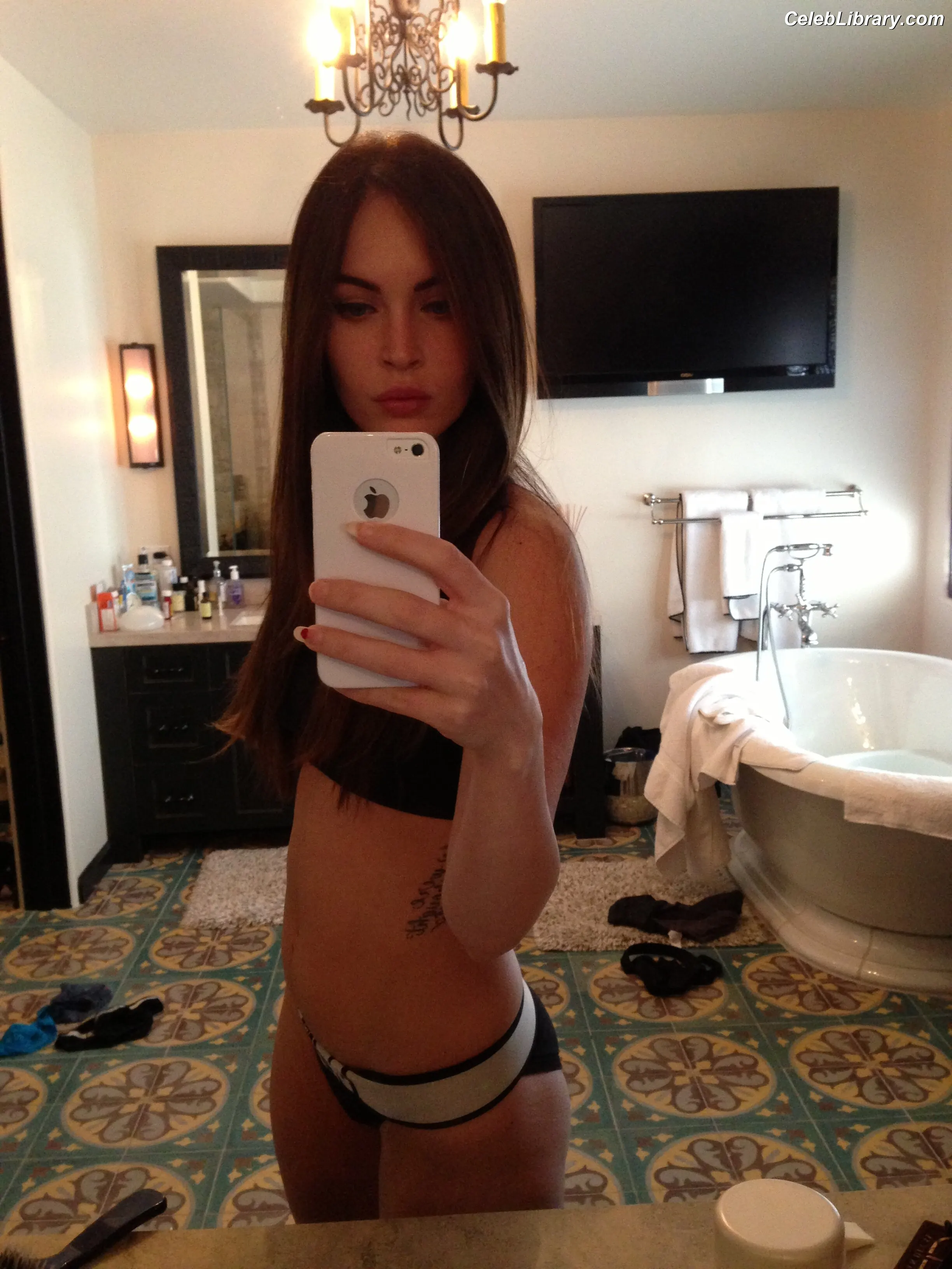 Megan Fox photo 2 of 1038