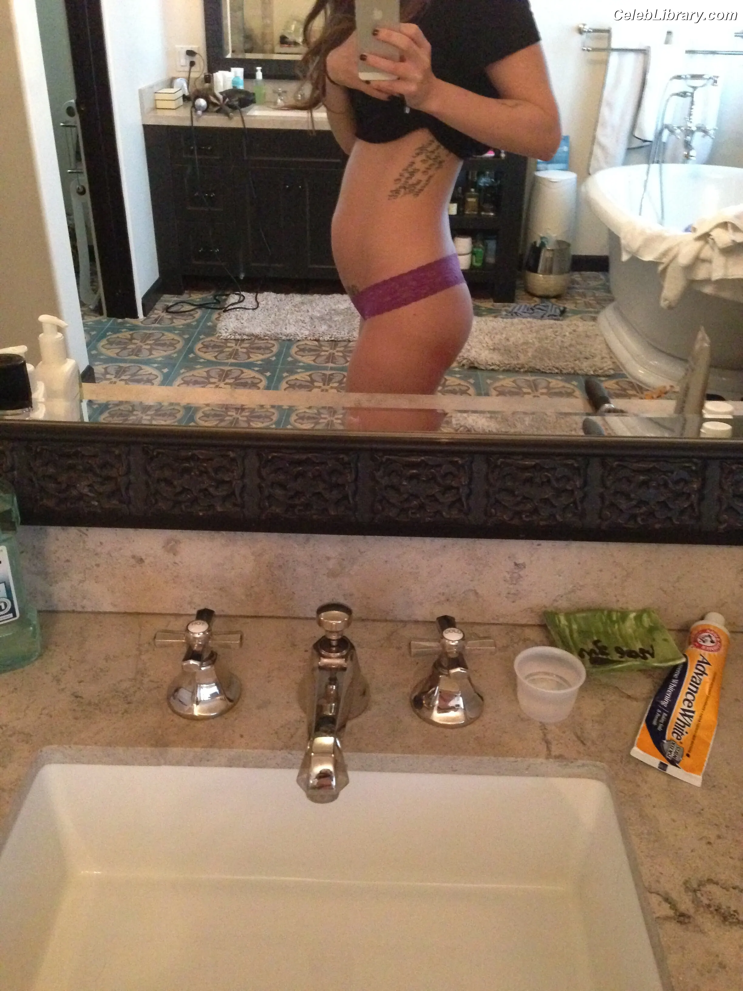 Megan Fox photo 4 of 1038