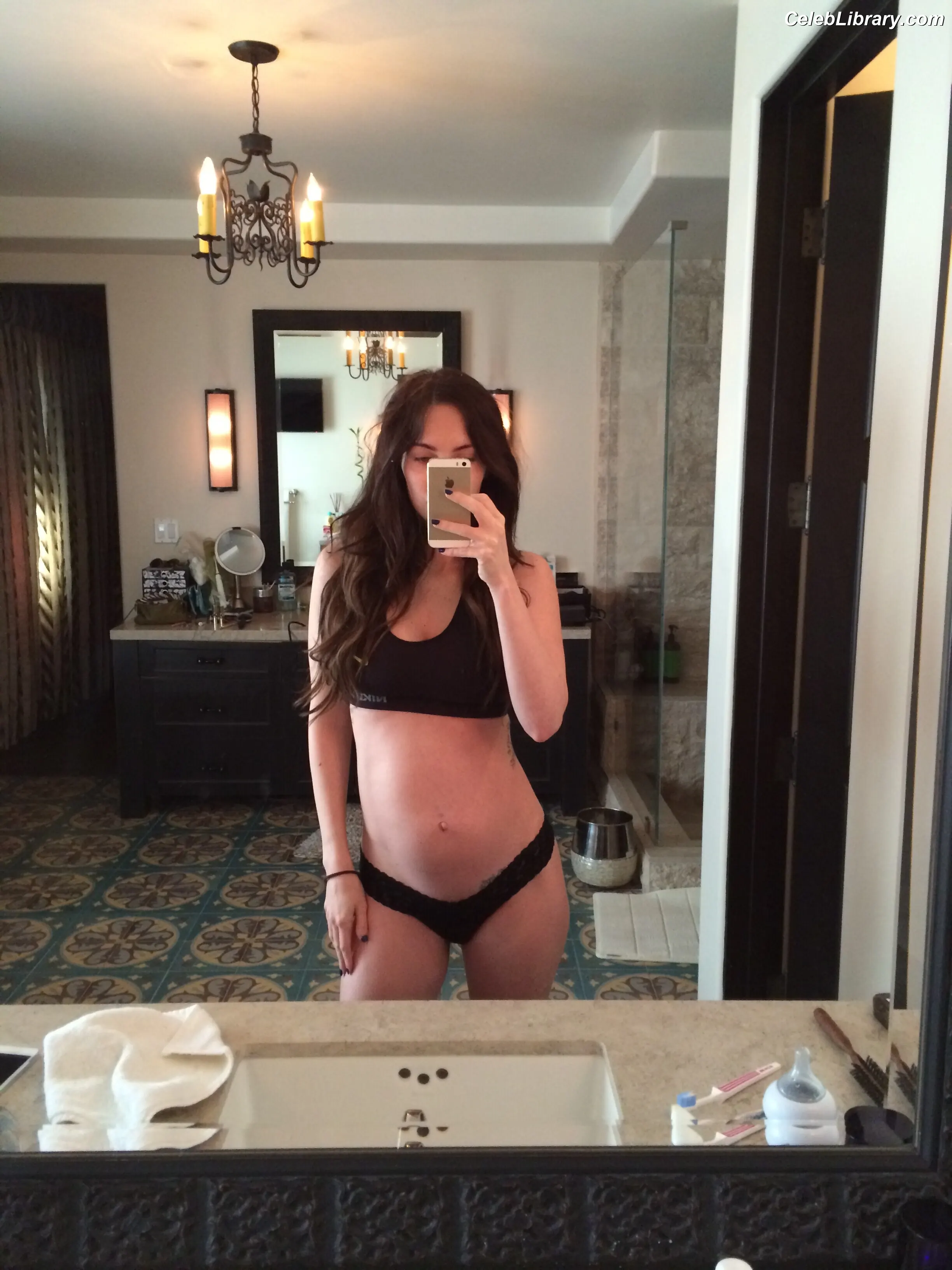 Megan Fox photo 7 of 1038