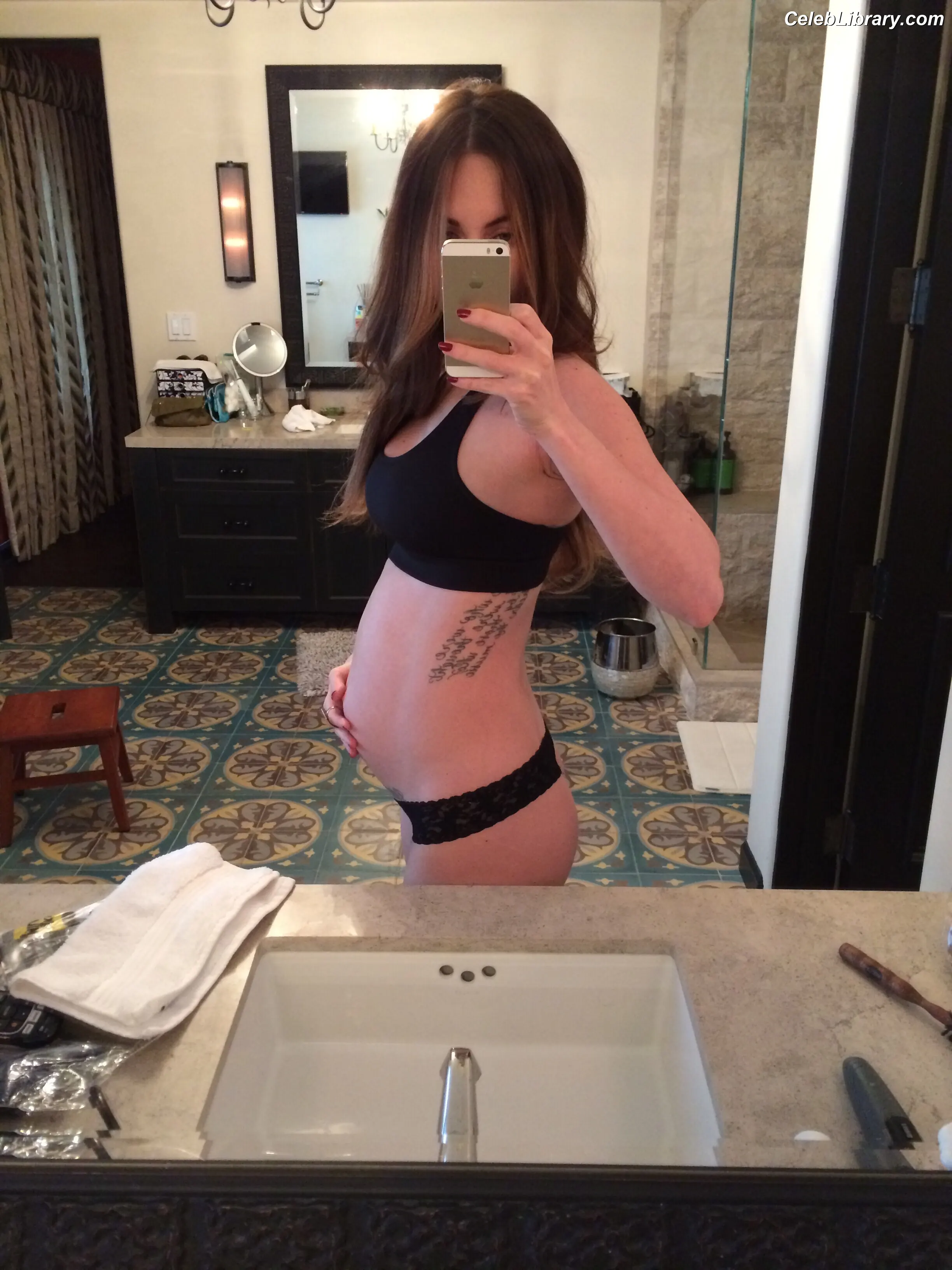 Megan Fox photo 9 of 1038