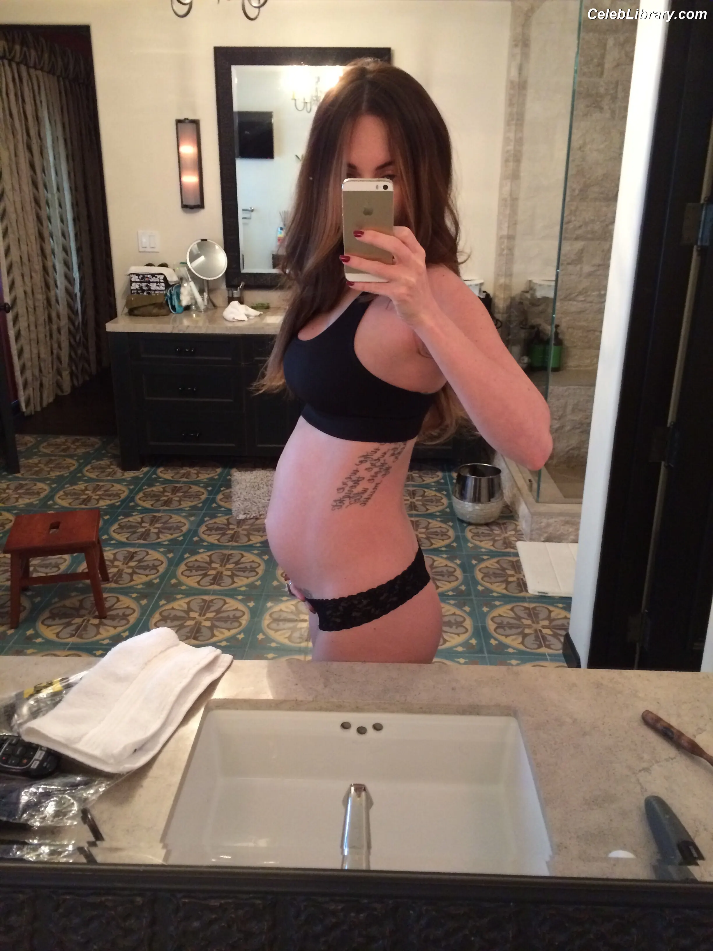 Megan Fox photo 10 of 1038