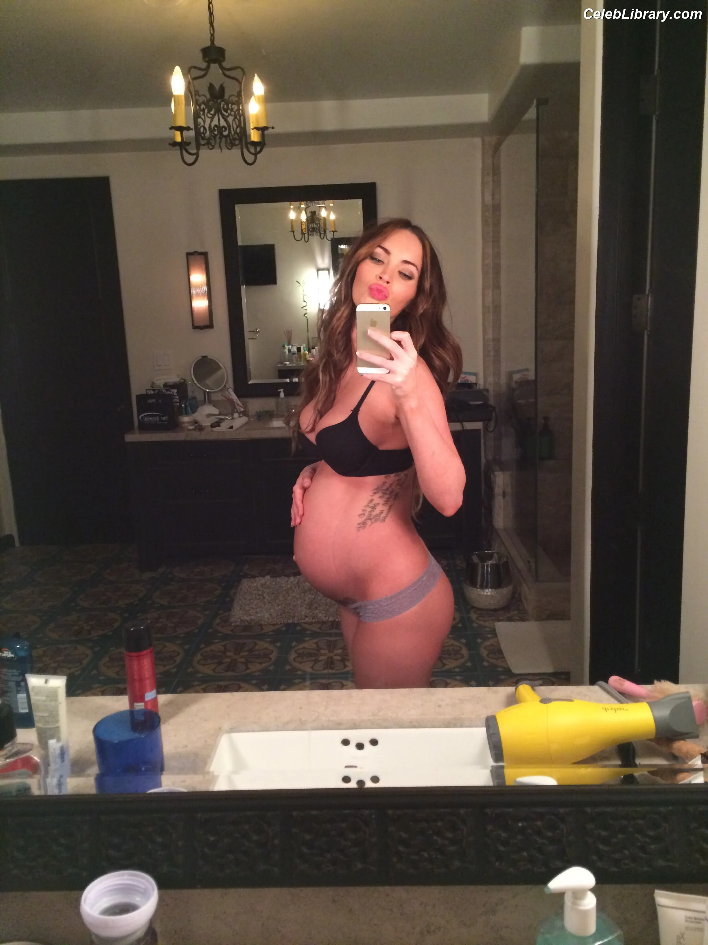 Megan Fox photo 11 of 1038