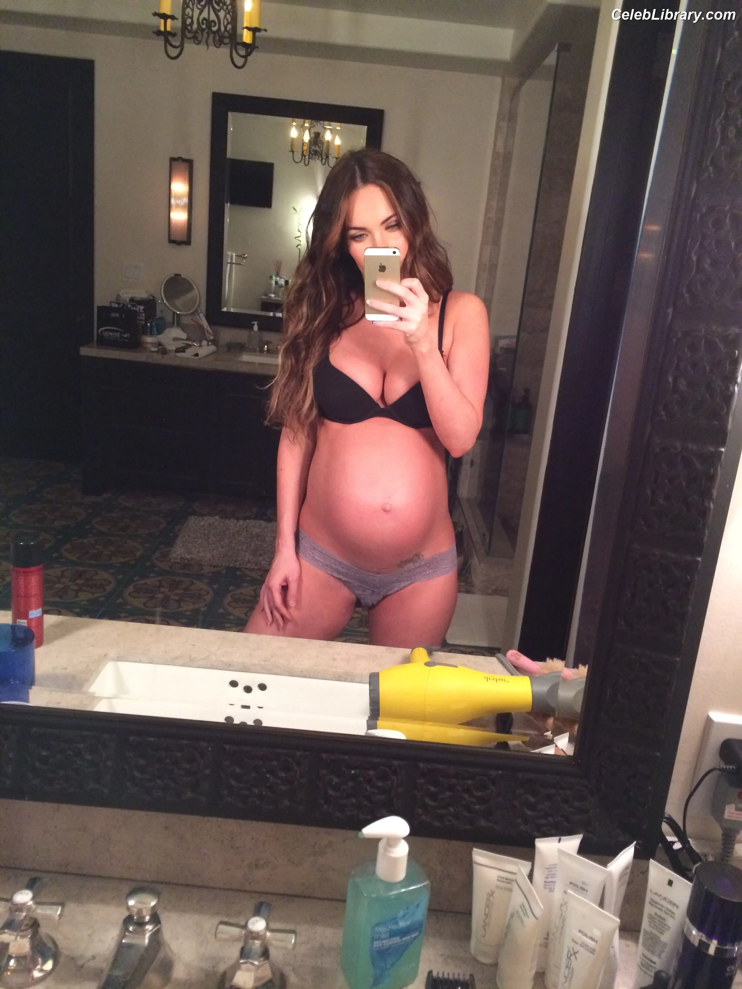 Megan Fox photo 12 of 1038