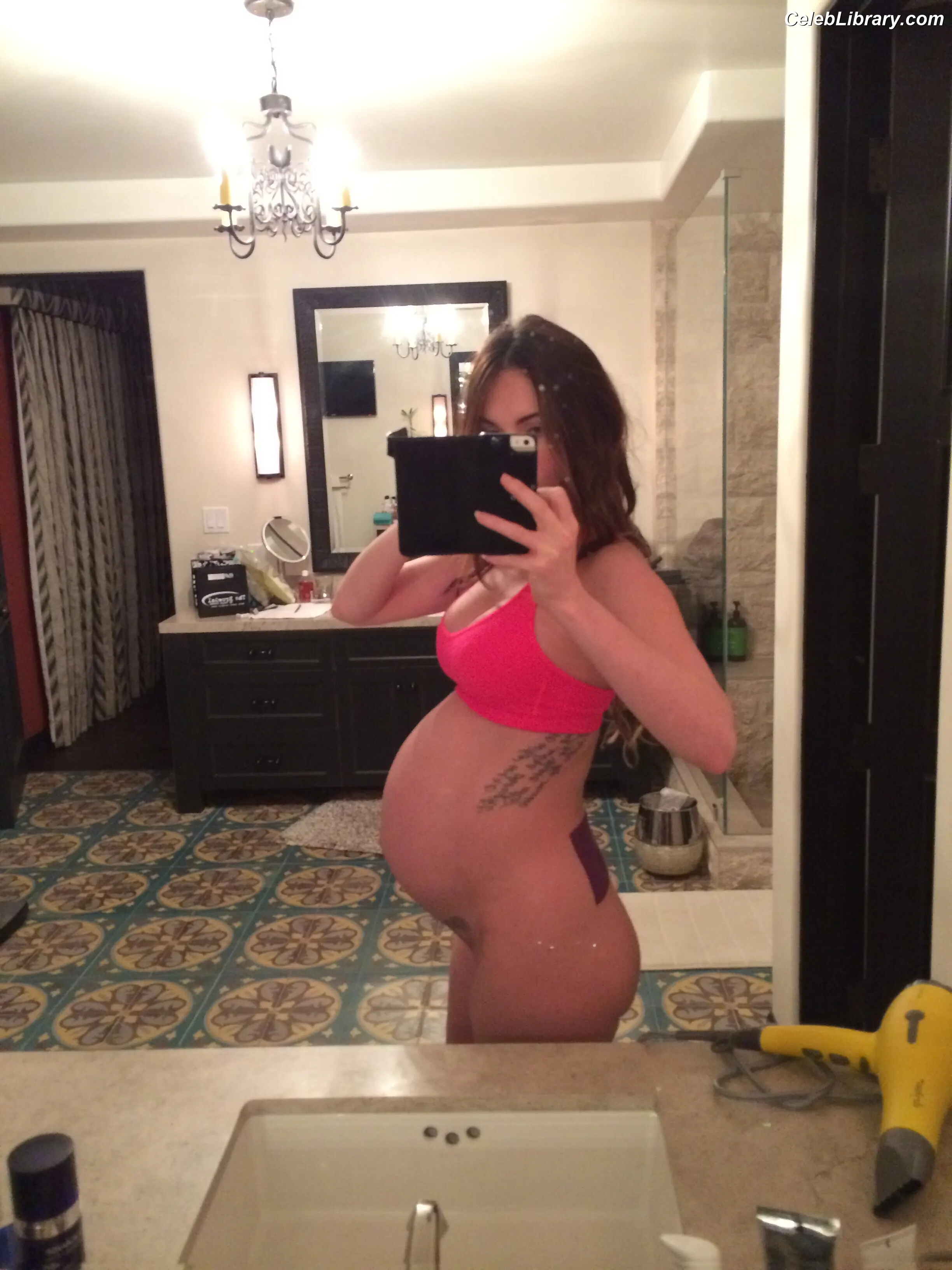 Megan Fox photo 15 of 1038