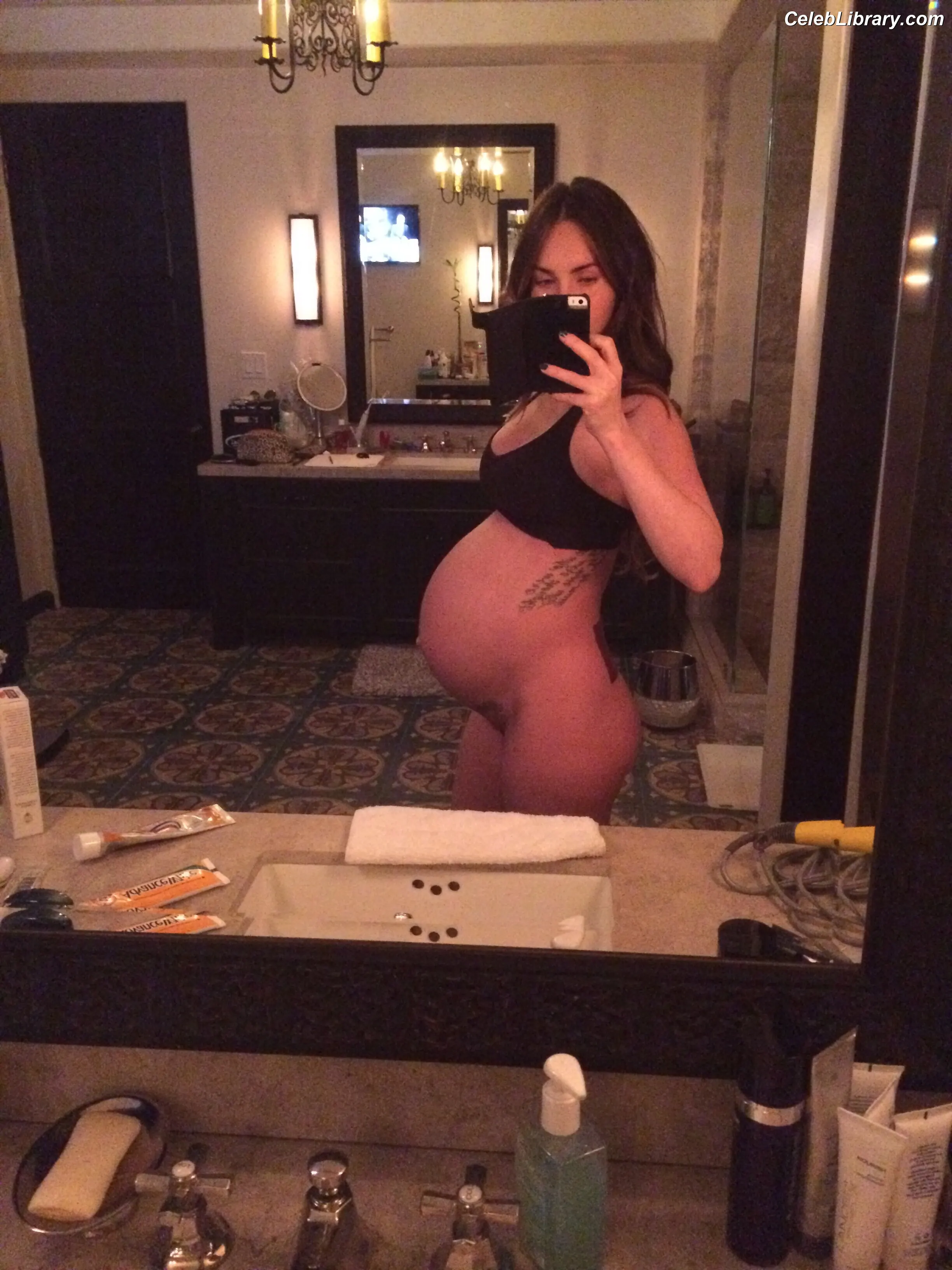 Megan Fox photo 16 of 1038