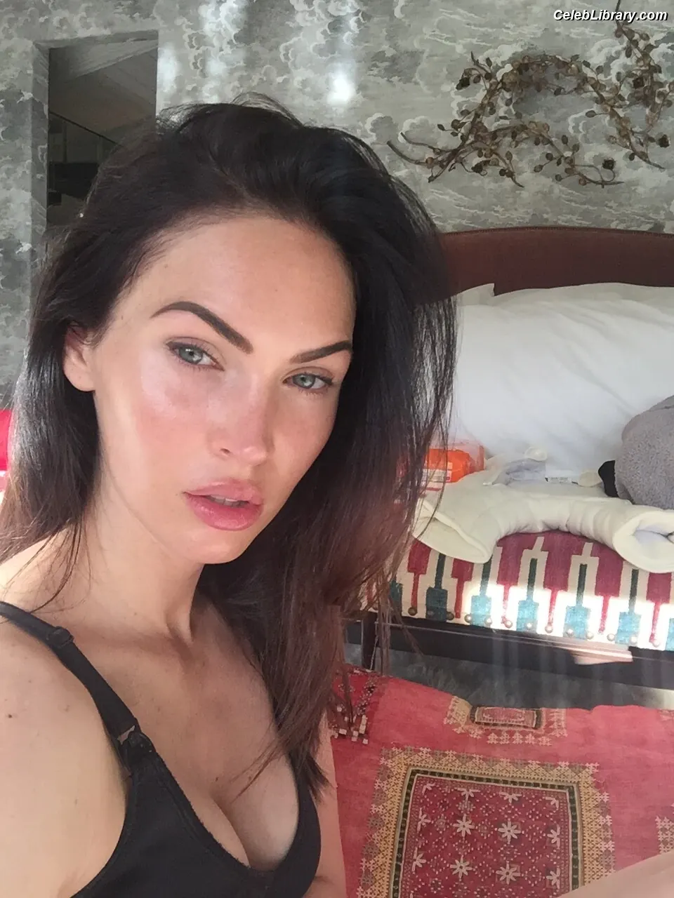 Megan Fox photo 21 of 1038