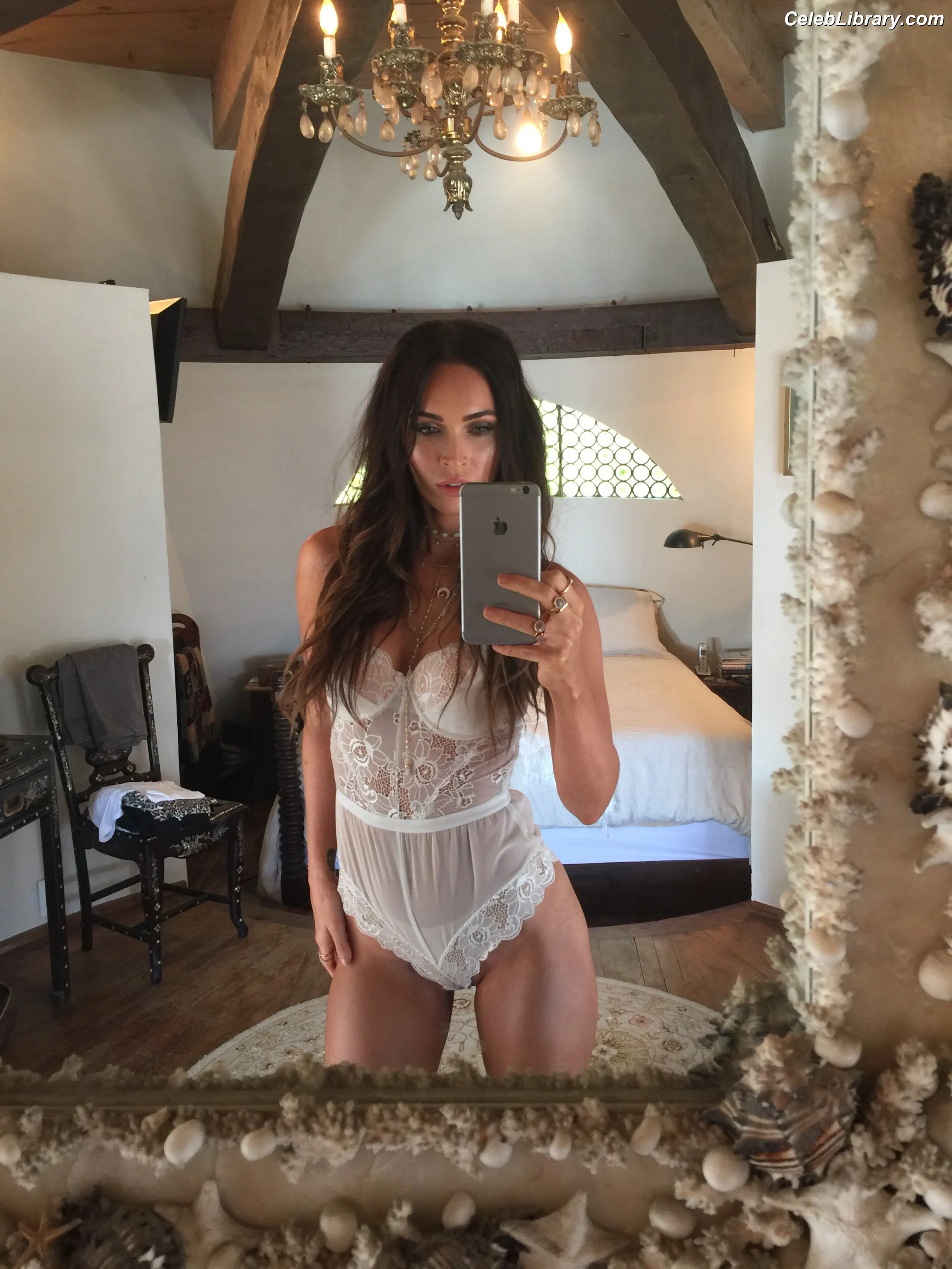 Megan Fox photo 23 of 1038