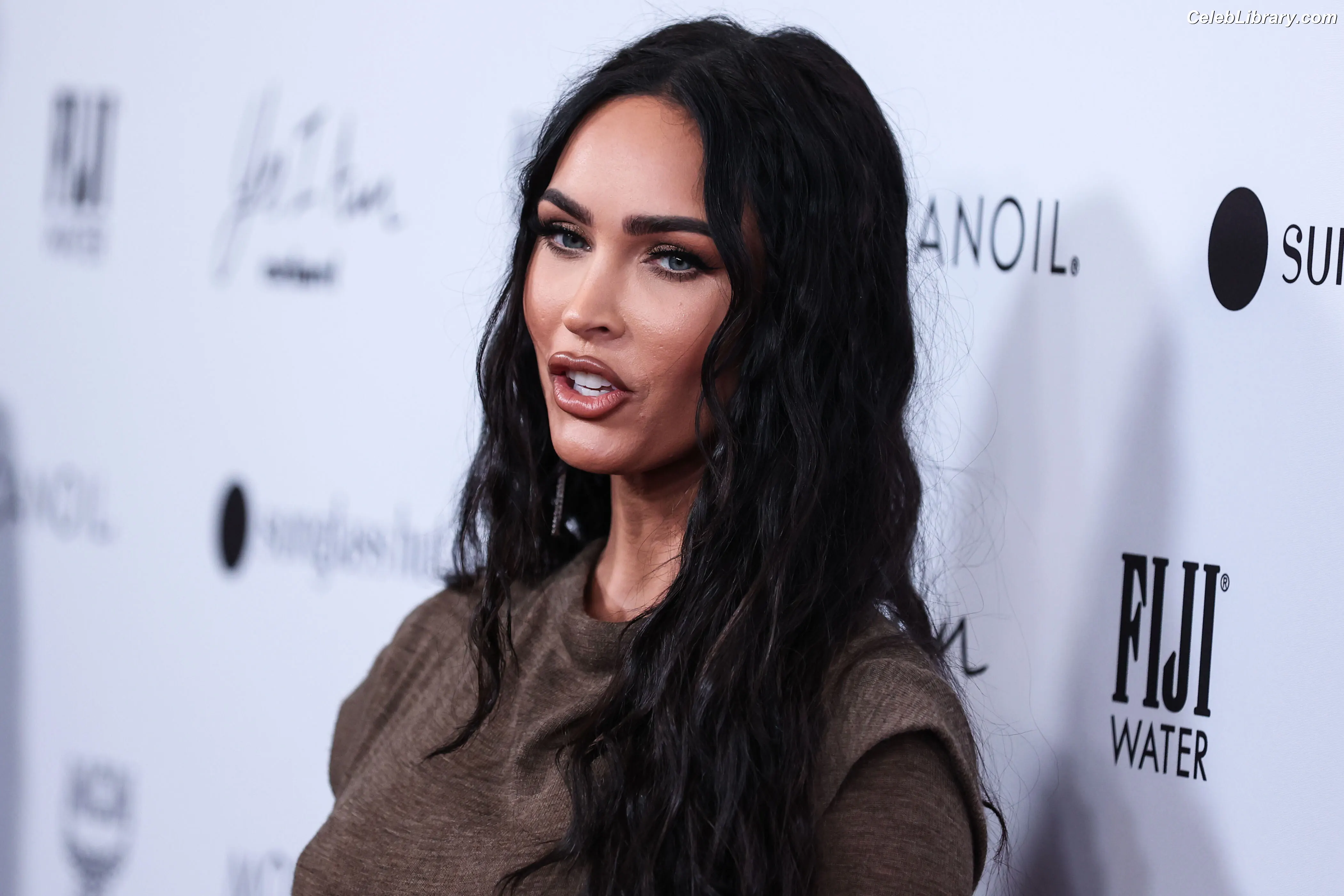 Megan Fox photo 11 of 1038