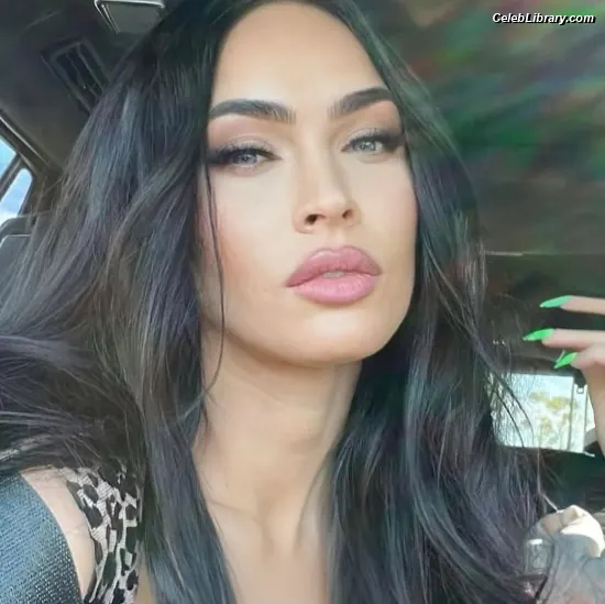 Megan Fox photo 16 of 1038