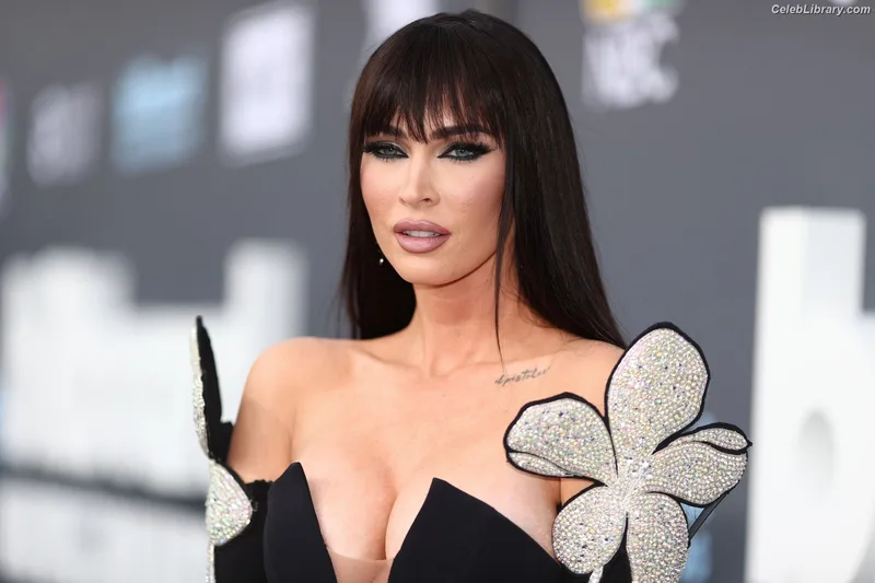 Megan Fox photo 3 of 1038