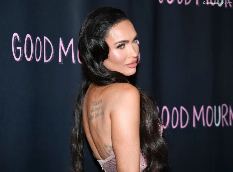 Megan Fox photo 4 of 1038