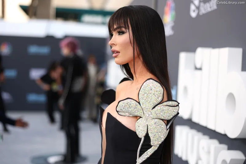 Megan Fox photo 8 of 1038